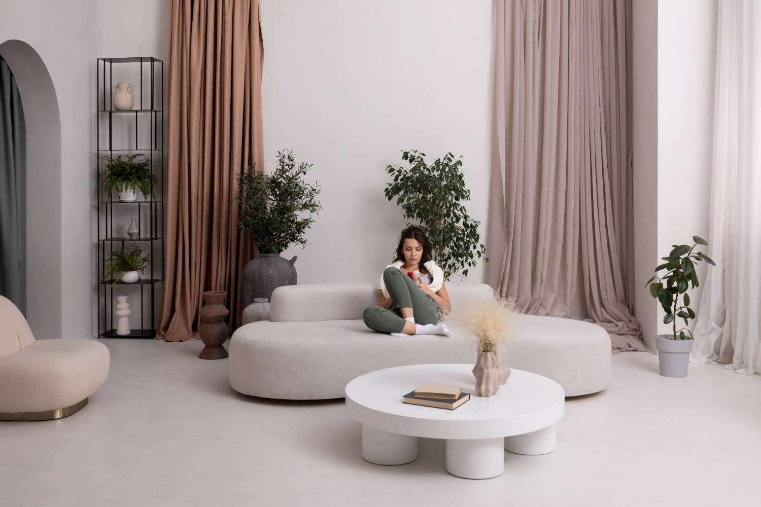 Neutral Living Room Decor Ideas That Turn “Plain” Into Stunning